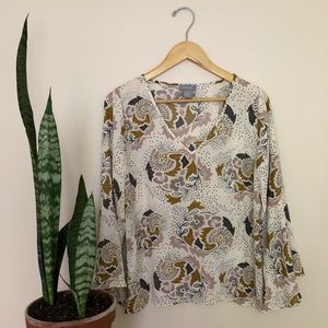 Women’s medium polyester blouse